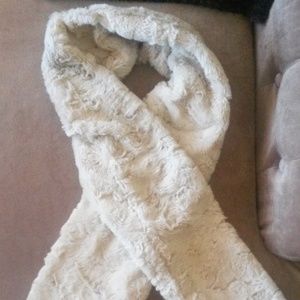 Faux Fur Cream Scarf Soft Plush 60" x 6" EUC